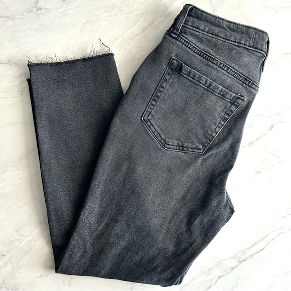 Hollister Denim - Hollister Ultra High-Rise Mom Jean Size 1 Short